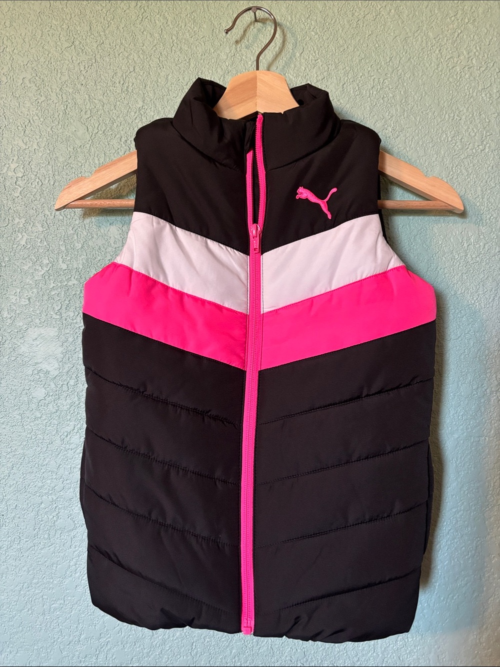 Puma Black, Hot Pink & White Girls' Chevron Puffer Vest Size XS 5/6 Like New